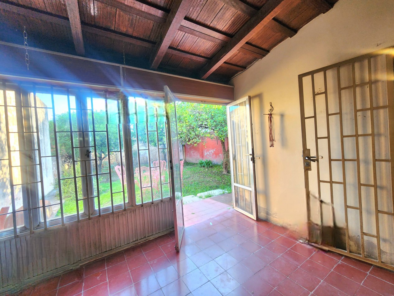 B° MODELO - URUGUAY AL 3300 - CASA DE 3D + FONDO + COCHERA - APTA CREDITO!!!