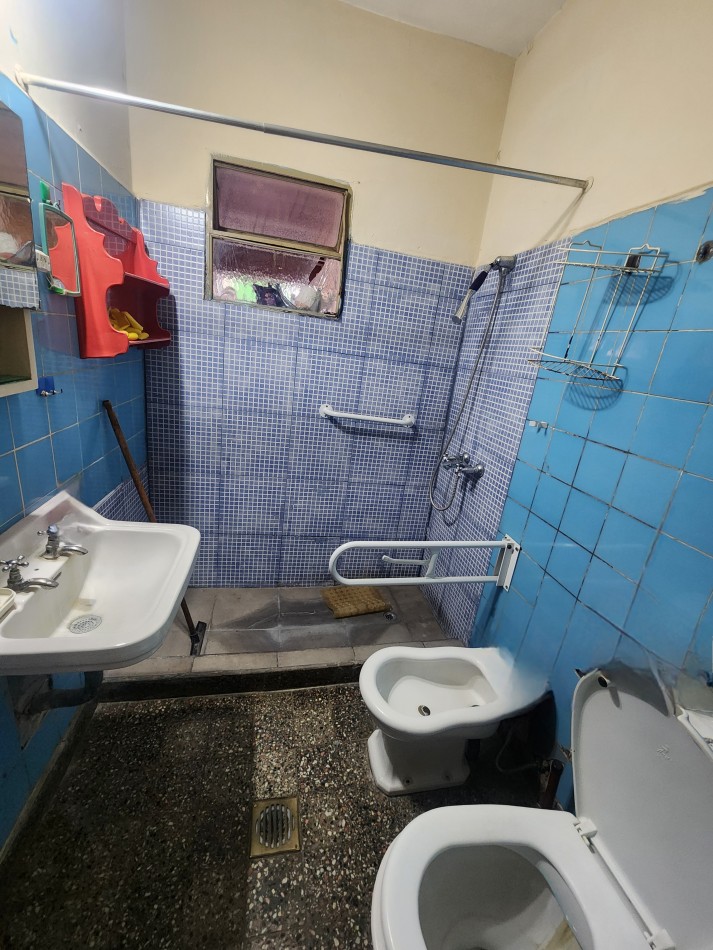 B° MODELO - URUGUAY AL 3300 - CASA DE 3D + FONDO + COCHERA - APTA CREDITO!!!