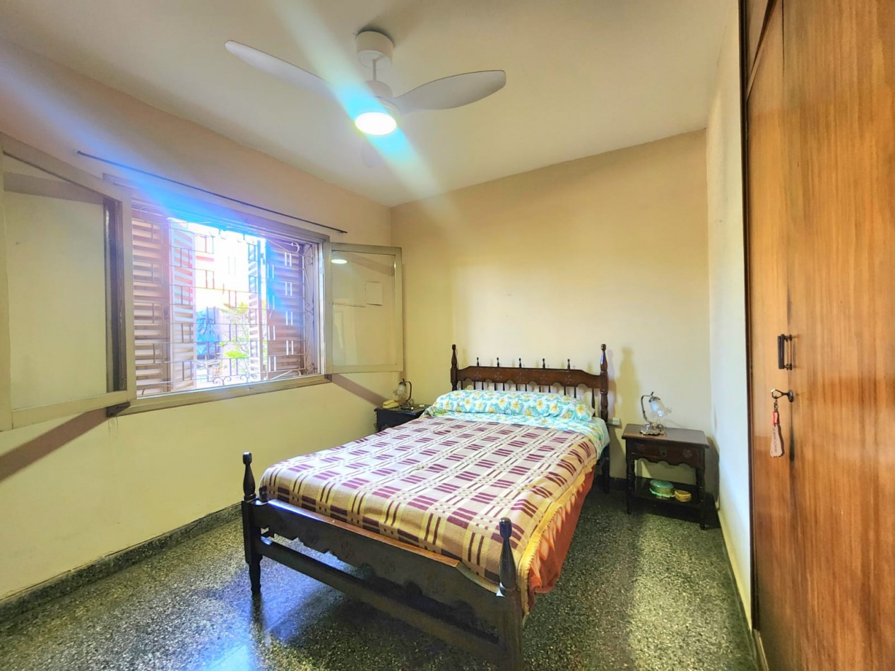 B° MODELO - URUGUAY AL 3300 - CASA DE 3D + FONDO + COCHERA - APTA CREDITO!!!
