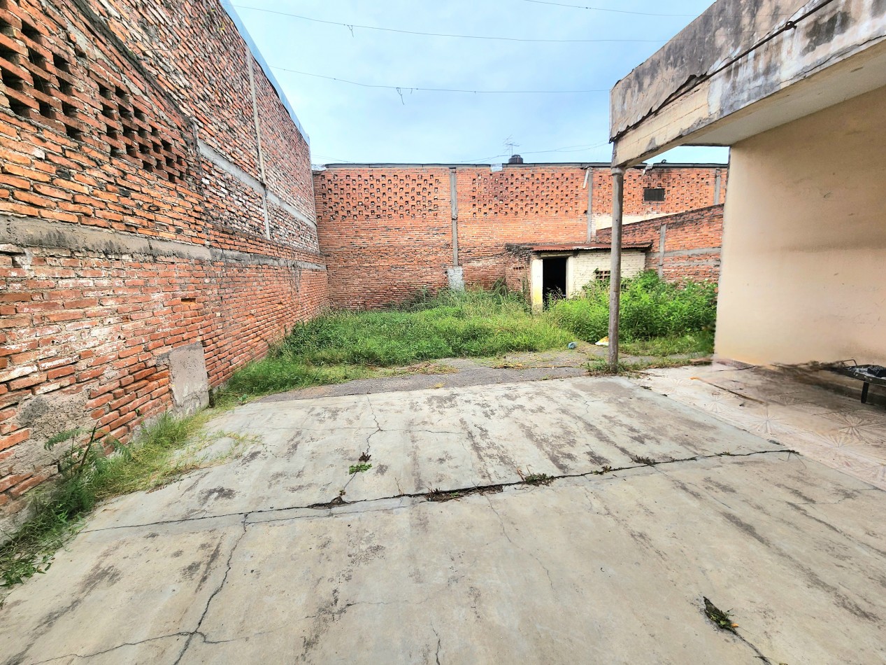 Bolivia al 2900 - CASA DE 4D + COCHERA + FONDO