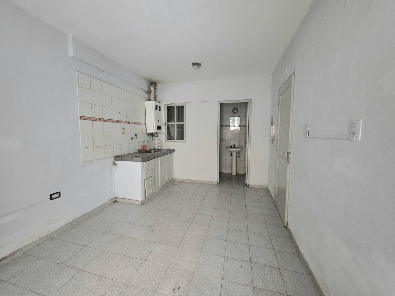 C/ San Lorenzo 180 - Monoambiente en Planta Baja con Patio