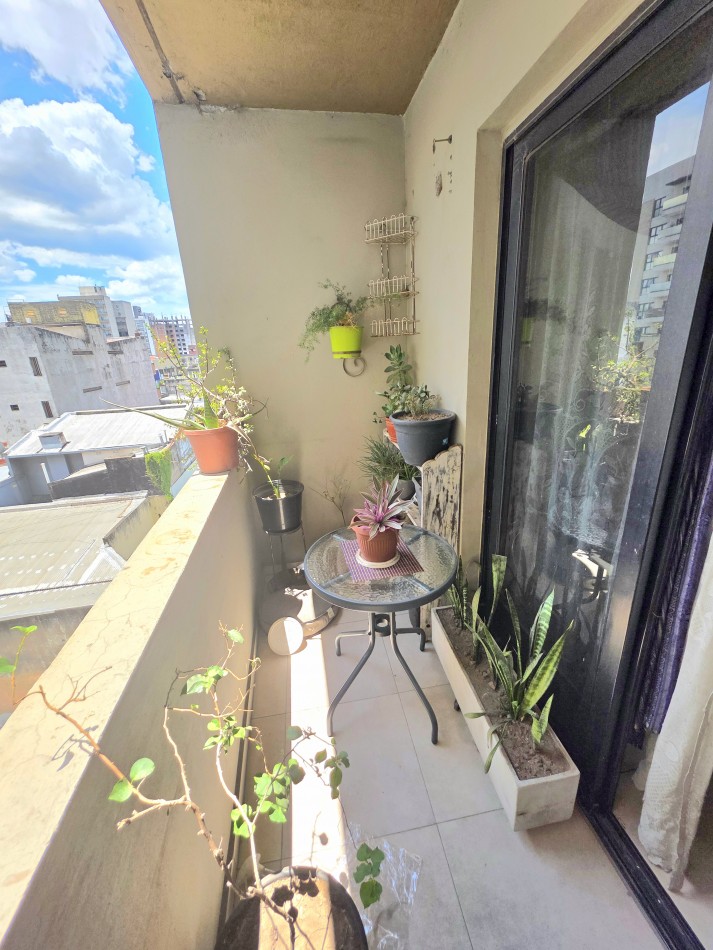 B° Sur- Las Heras 842- Depto. 1D c\ Doble Balcon y Cocina Separada