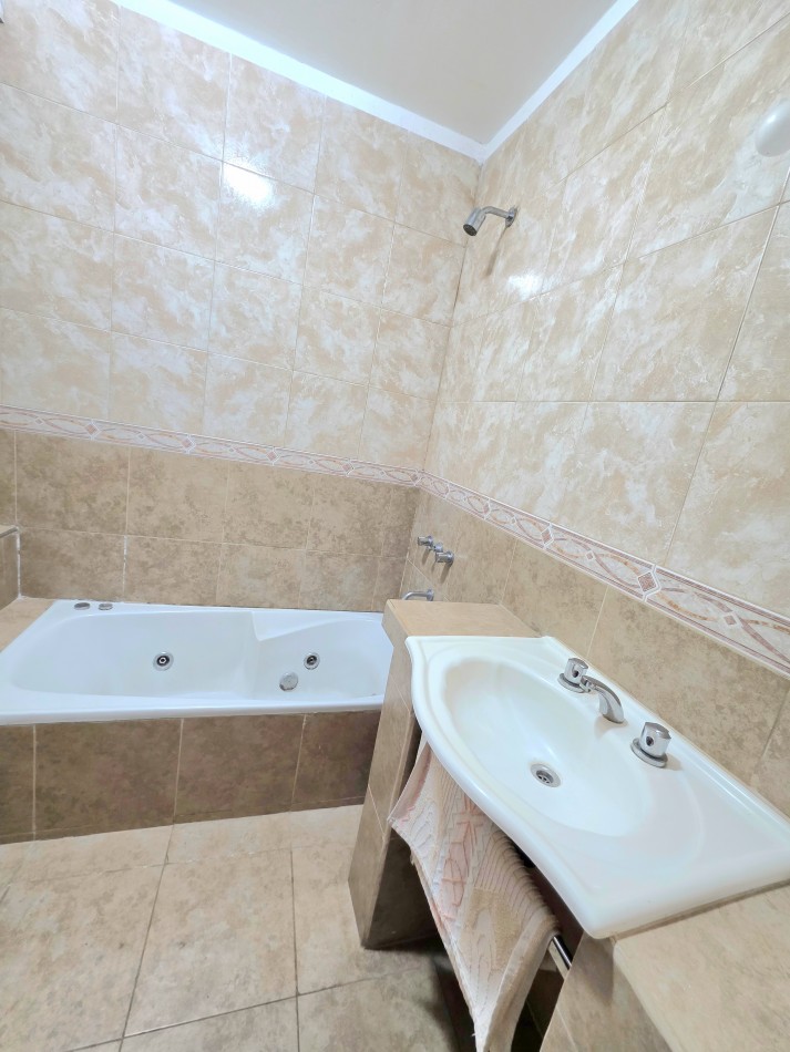 APTA CREDITO!! Baltazar Aguirre al 300 - Casa interna de 2D c/ Jardin y Quincho