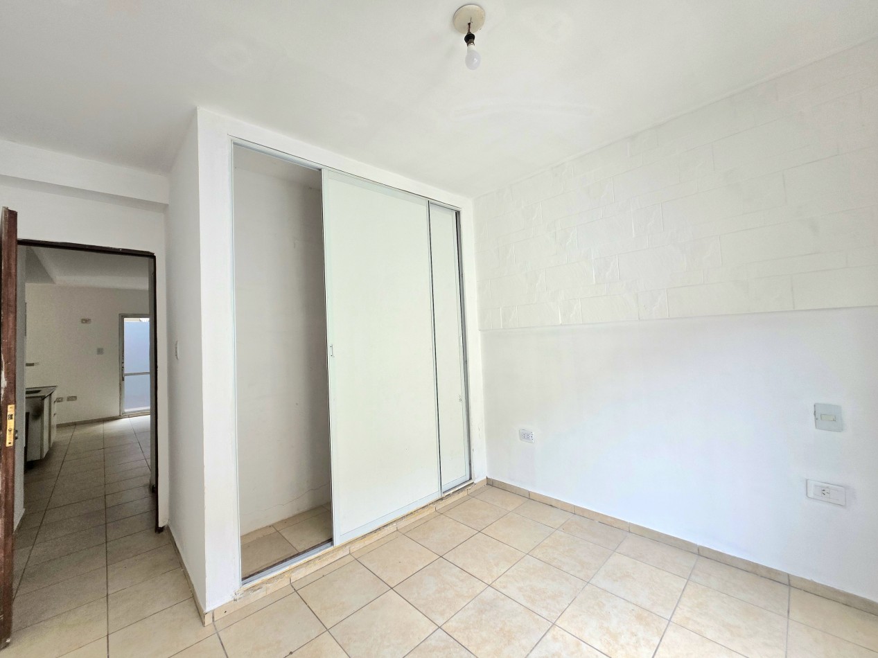 C/ Colombia 249 - Planta Baja c/ doble Patio de 1 Dormitorio c/ Escrituras 