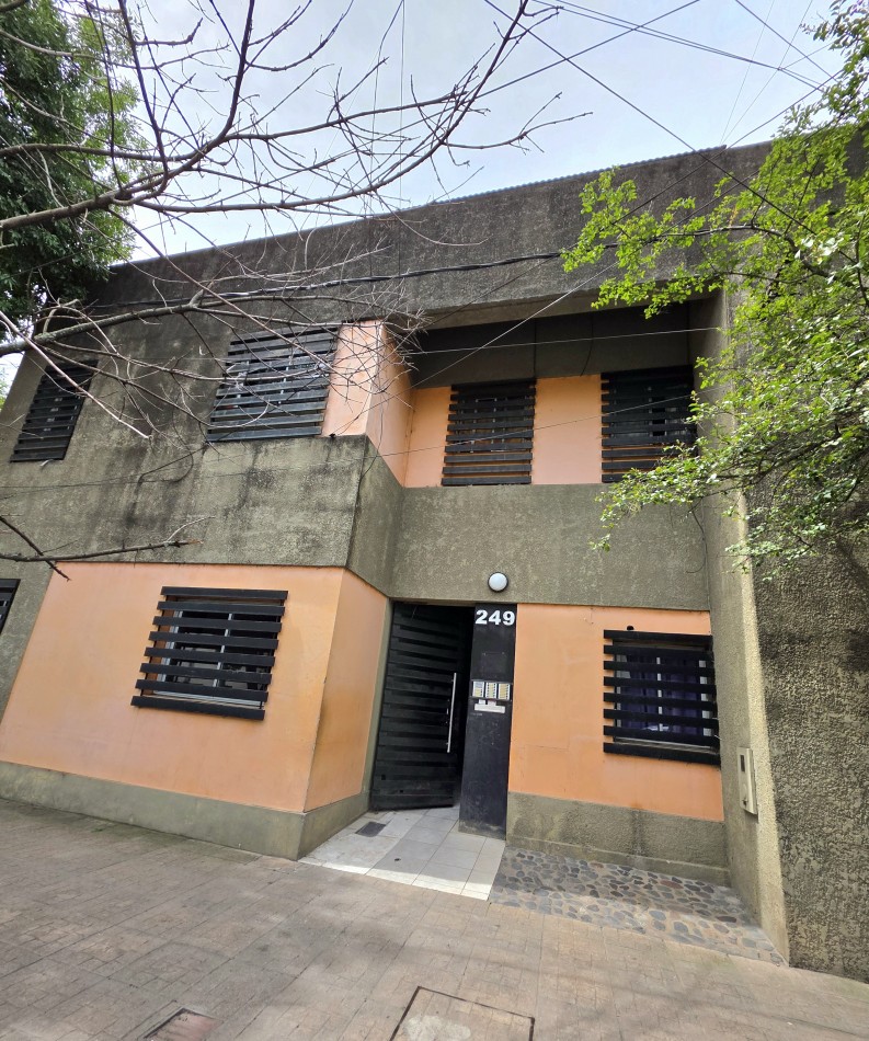 C/ Colombia 249 - Planta Baja c/ doble Patio de 1 Dormitorio c/ Escrituras 