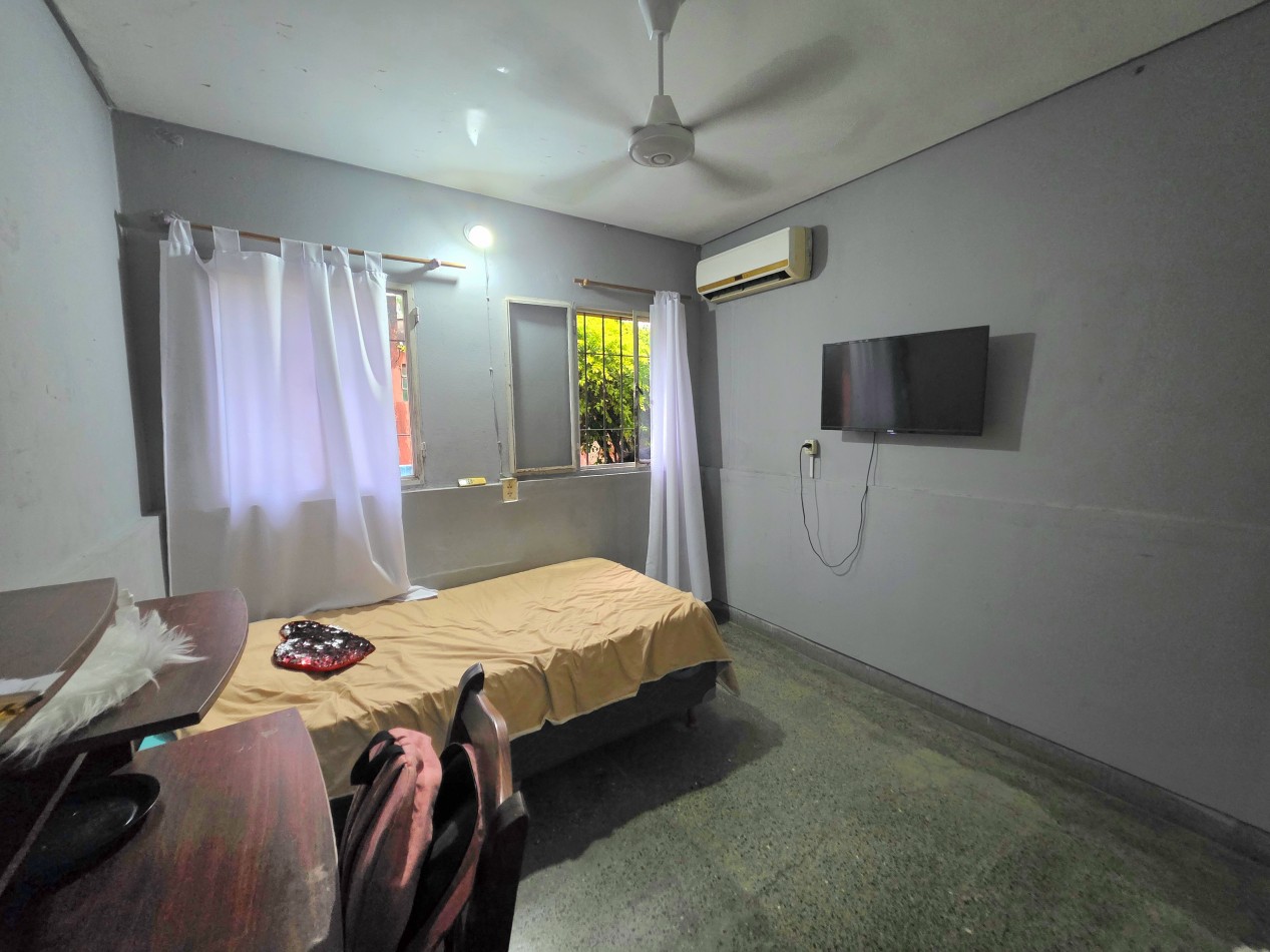 B° El Bosque - Marcos Paz al 2000- Casa de 3D + Depto. A reformar + Fdo. C/ Pileta 