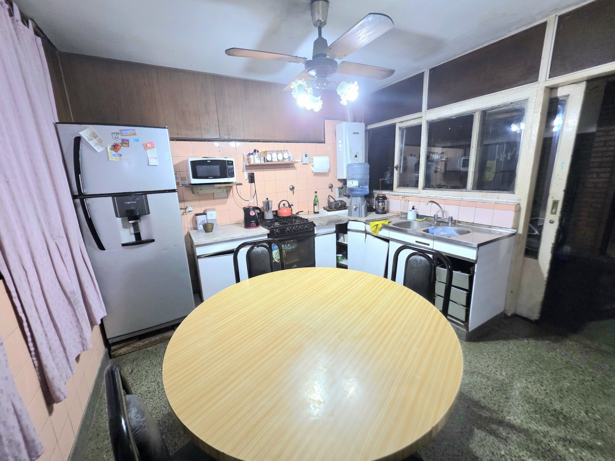 B° El Bosque - Marcos Paz al 2000- Casa de 3D + Depto. A reformar + Fdo. C/ Pileta 