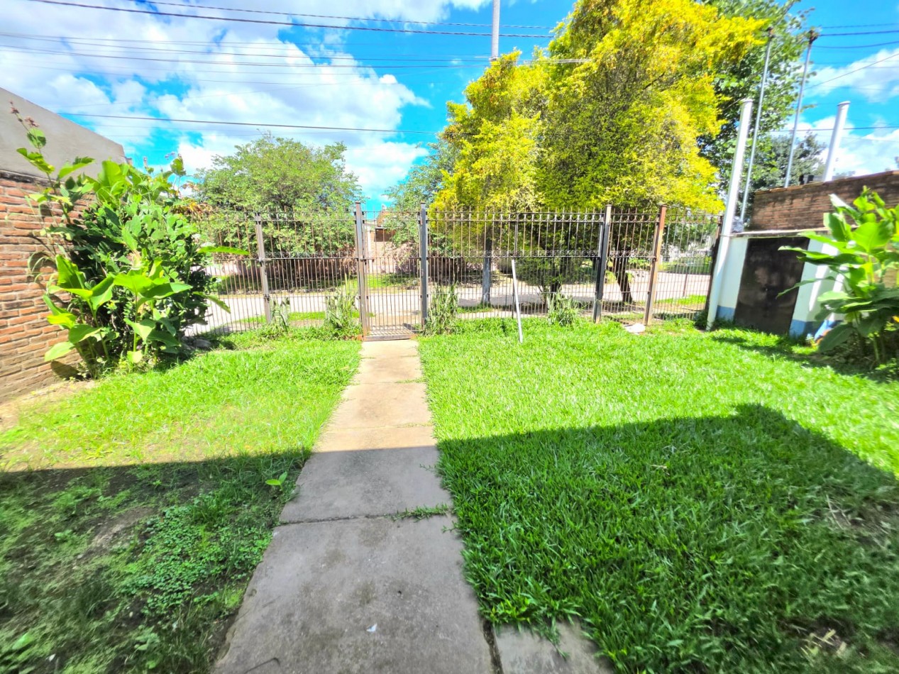 B° Los Psicologos Villa Carmela- Casa de 2D + Fondo + Cochera