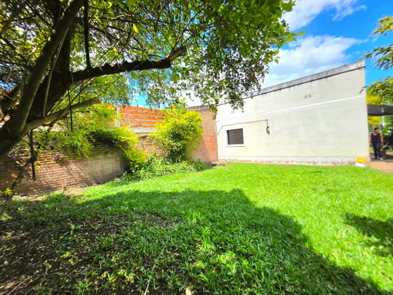 B° Los Psicologos Villa Carmela- Casa de 2D + Fondo + Cochera