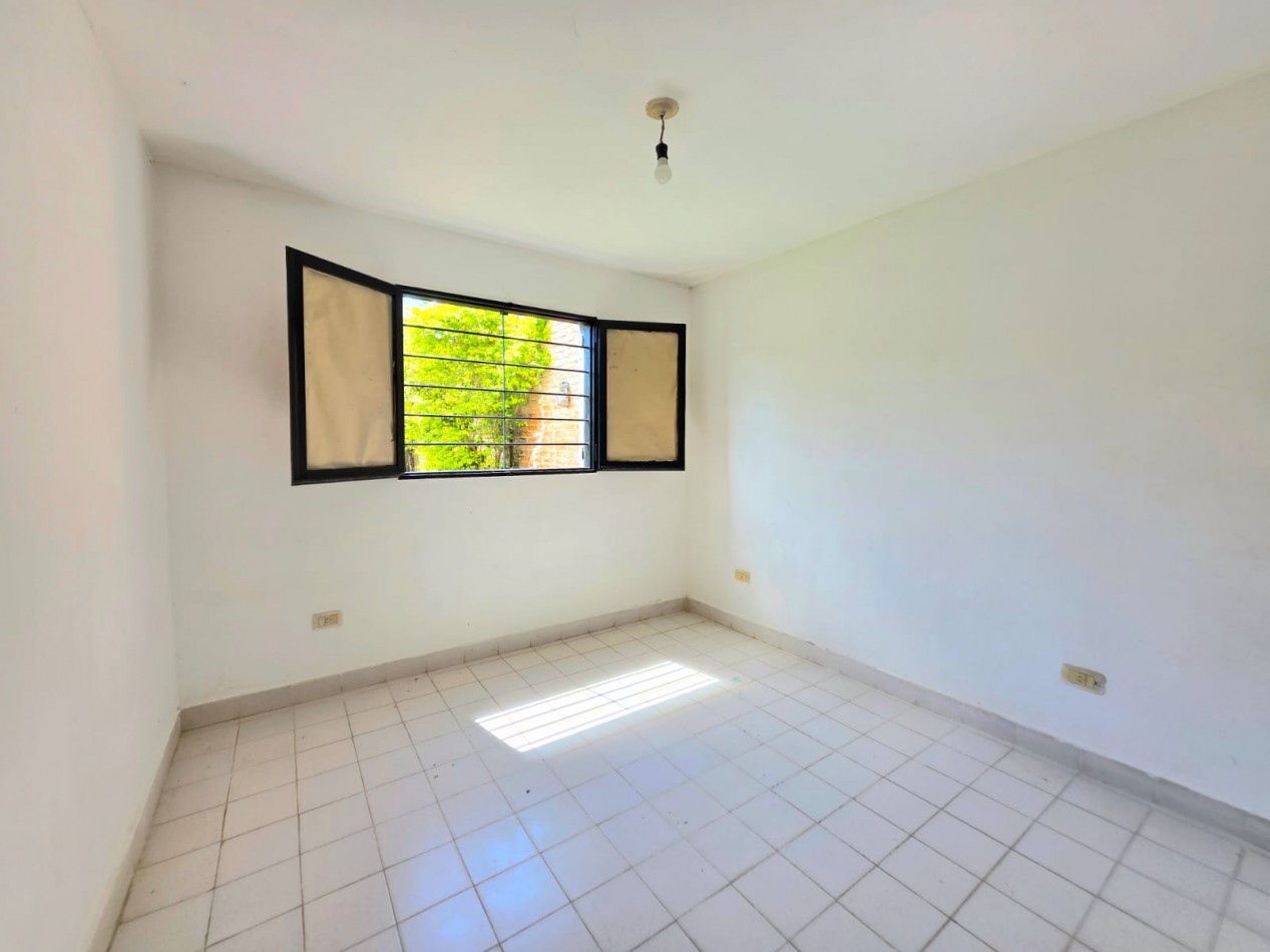 B° Los Psicologos Villa Carmela- Casa de 2D + Fondo + Cochera