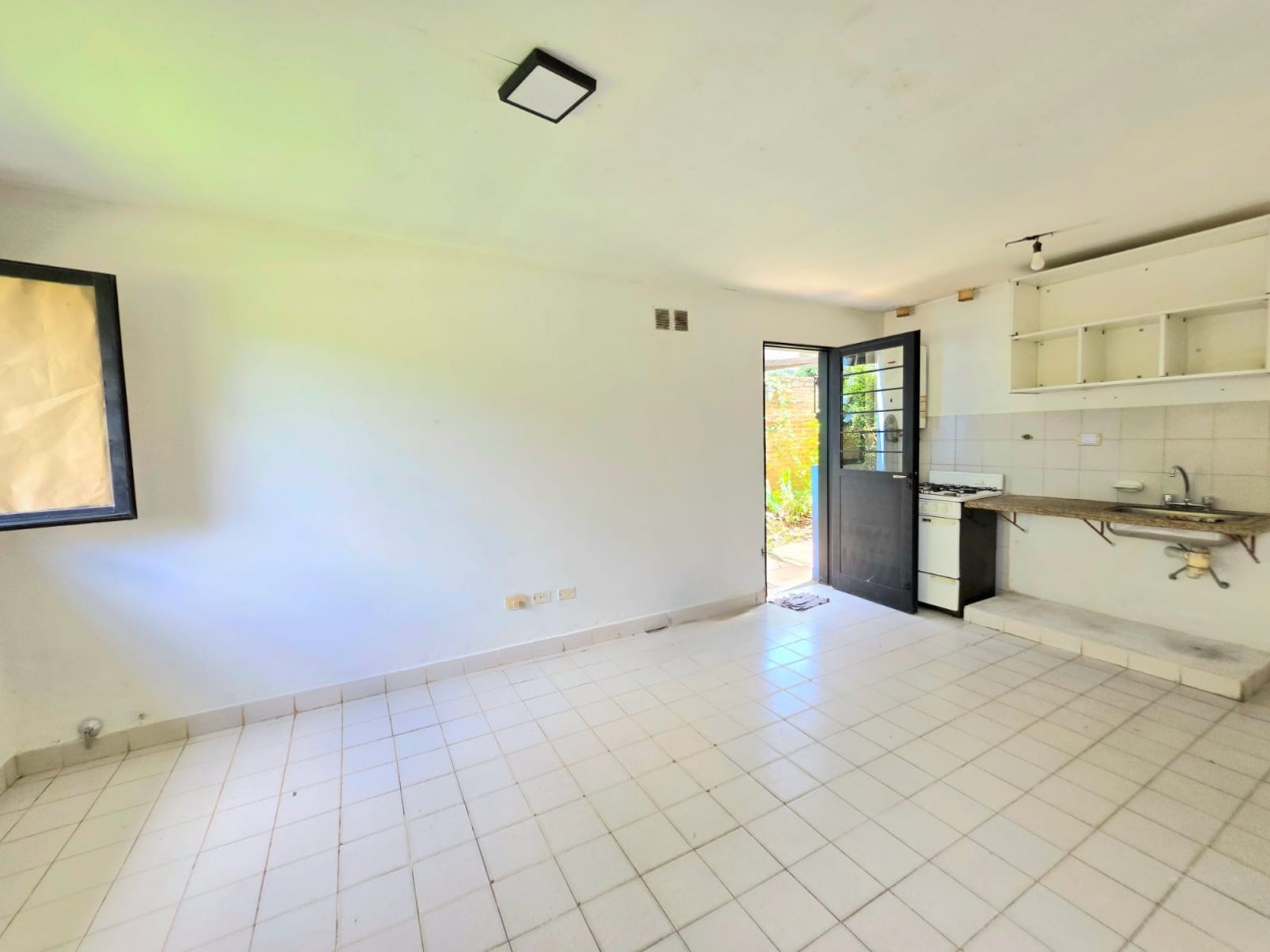 B° Los Psicologos Villa Carmela- Casa de 2D + Fondo + Cochera