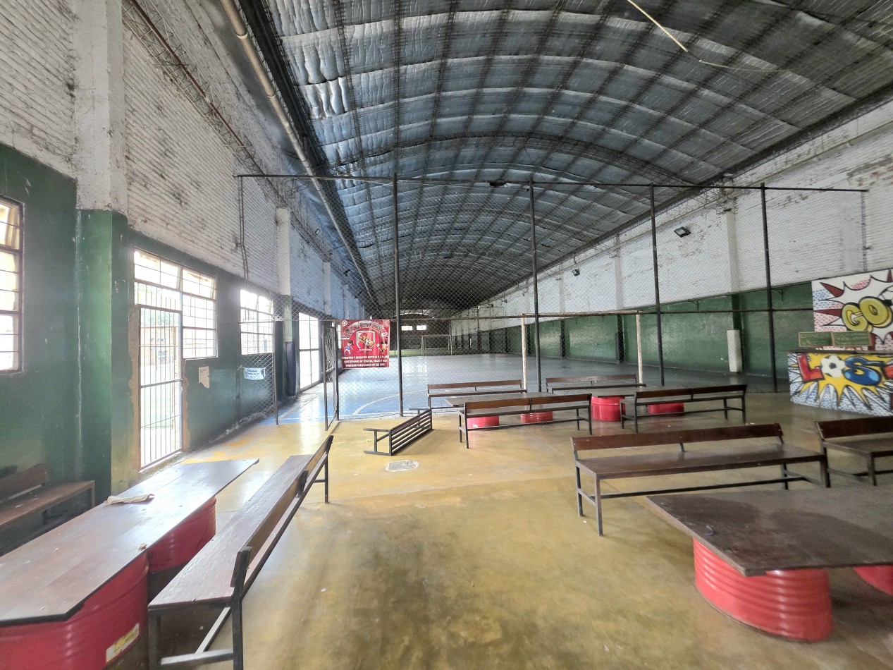 Alquiler!!! Galpon Esquina Congreso al 1000 - 1400 m2 Cubiertos y 1500 m2 Descubiertos  Esquina 
