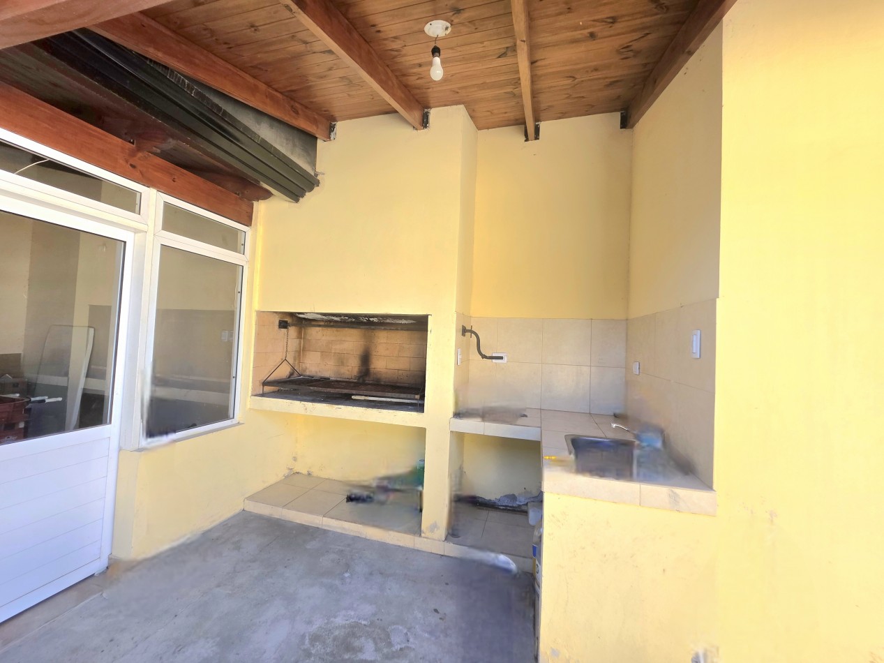 B° Ampliacion Kennedy Casa 1 Dormitorio c/ Quincho c/ Pileta Pje. Saenz Peña 3155