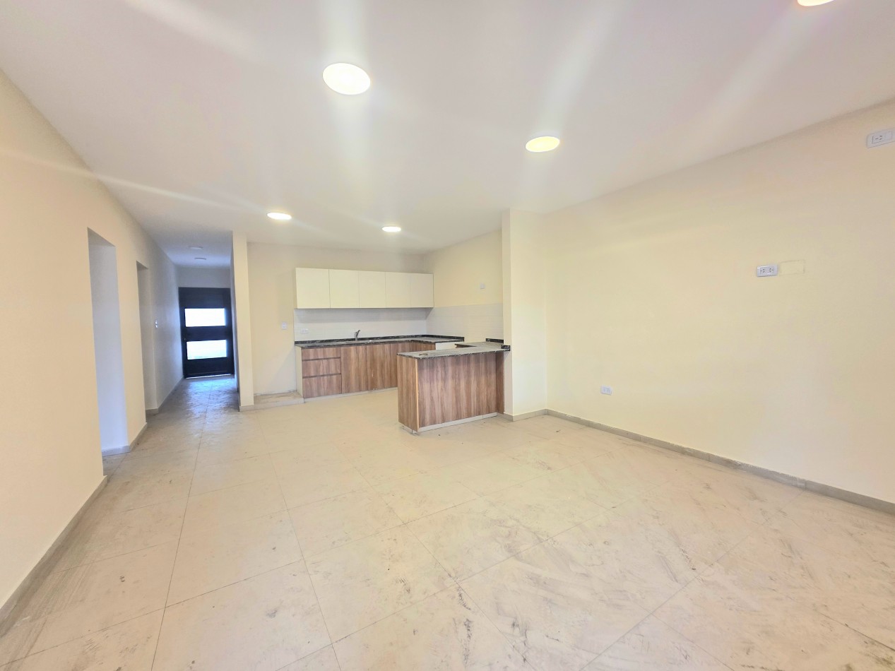 A estrenar! A 20 mts. Av. Mate de Luna 4100 Fte. Parque Guillermina Casa de 3D + Cochera + Fondo