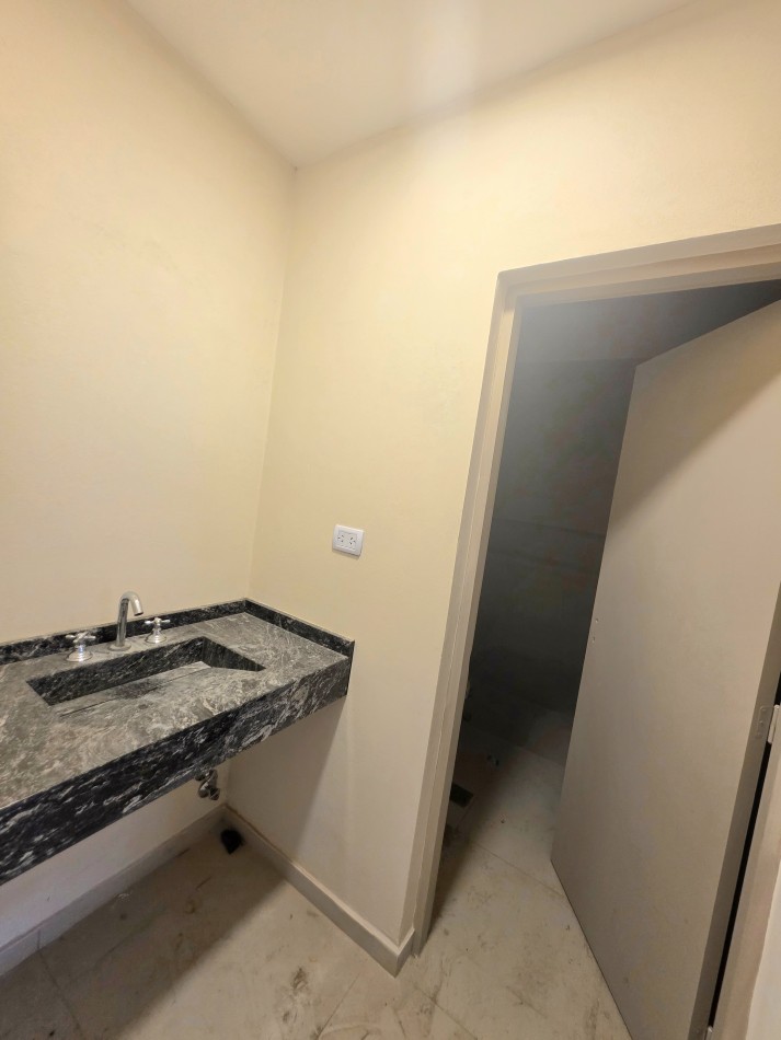 A estrenar! A 20 mts. Av. Mate de Luna 4100 Fte. Parque Guillermina Casa de 3D + Cochera + Fondo