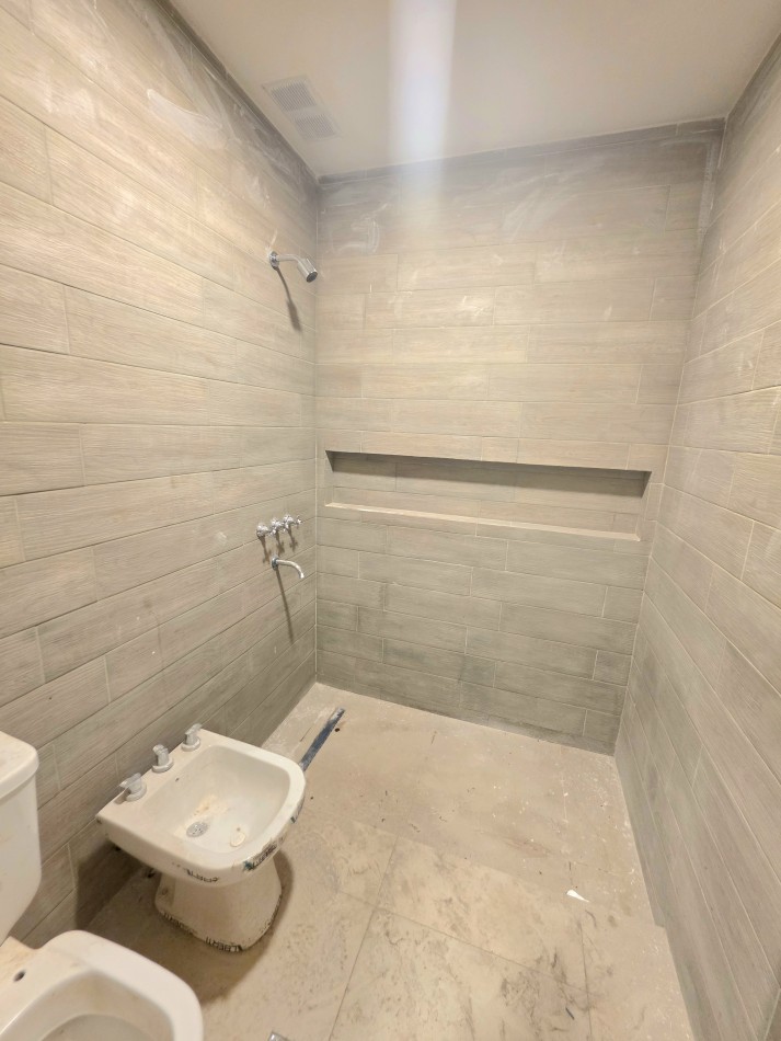 A estrenar! A 20 mts. Av. Mate de Luna 4100 Fte. Parque Guillermina Casa de 3D + Cochera + Fondo