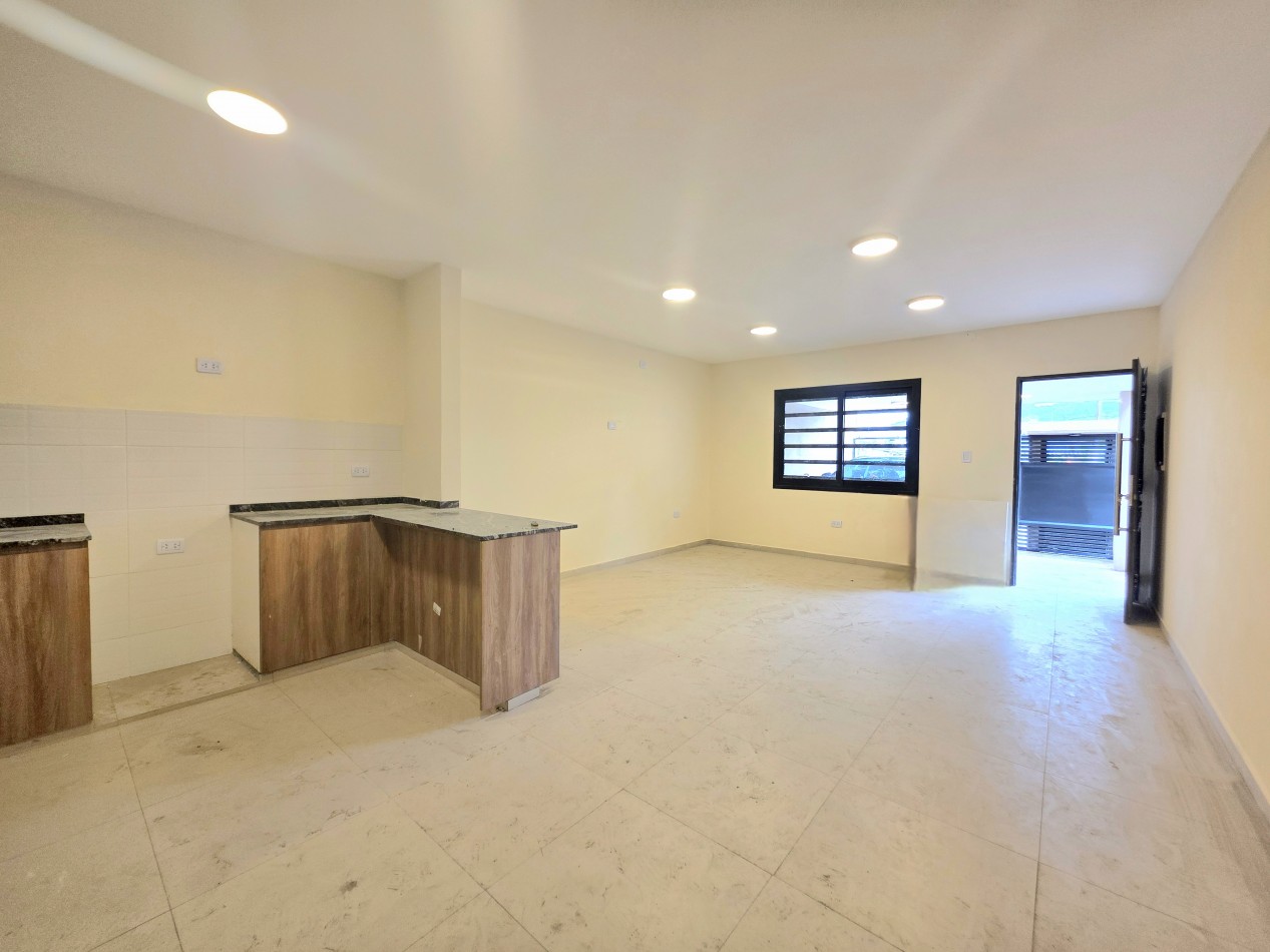 A estrenar! A 20 mts. Av. Mate de Luna 4100 Fte. Parque Guillermina Casa de 3D + Cochera + Fondo