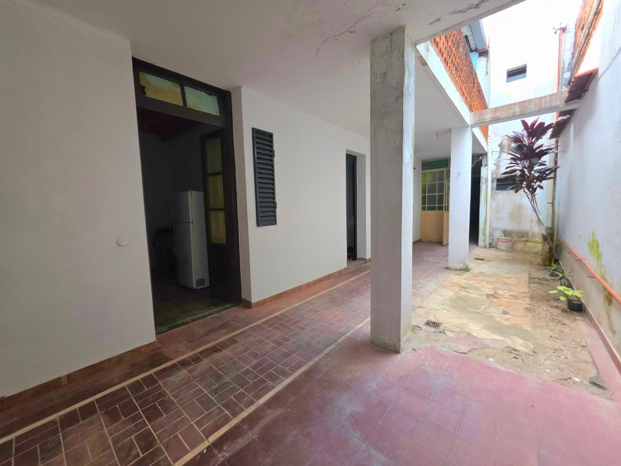 Alt. Av. Alem 100 - Casa de 10 dormitorios Ideal Pension o Actividad Comercial ( Pje. Almirante Brown 1429)