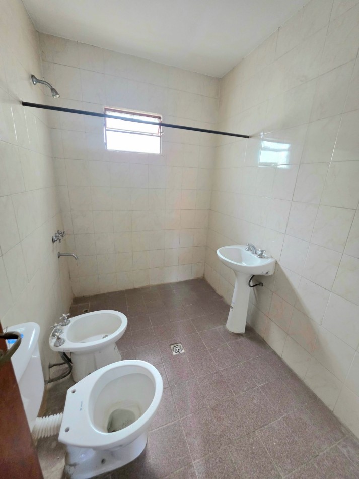 Alt. Av. Alem 100 - Casa de 10 dormitorios Ideal Pension o Actividad Comercial ( Pje. Almirante Brown 1429)