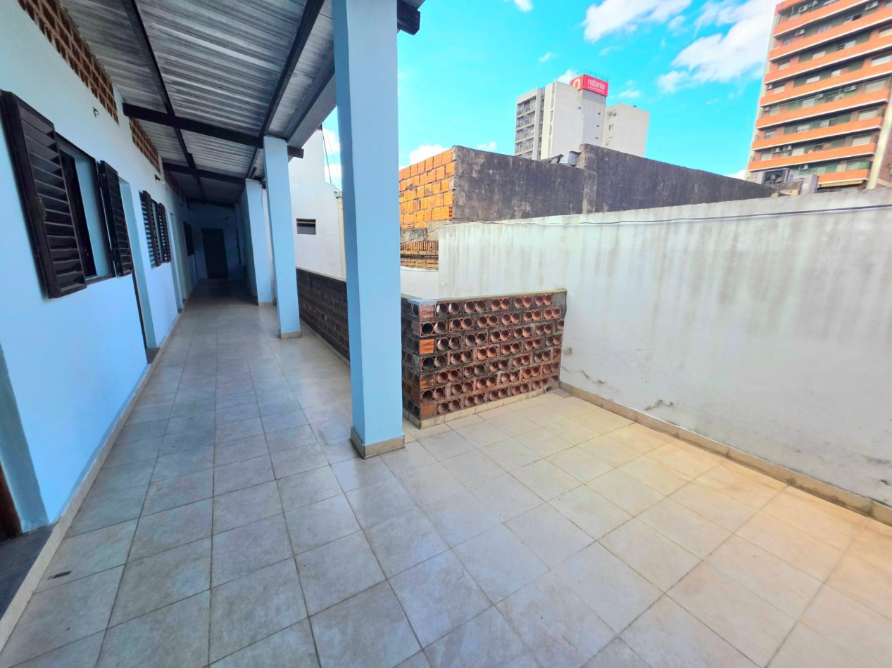 Alt. Av. Alem 100 - Casa de 10 dormitorios Ideal Pension o Actividad Comercial ( Pje. Almirante Brown 1429)