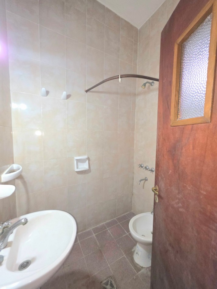 Alt. Av. Alem 100 - Casa de 10 dormitorios Ideal Pension o Actividad Comercial ( Pje. Almirante Brown 1429)