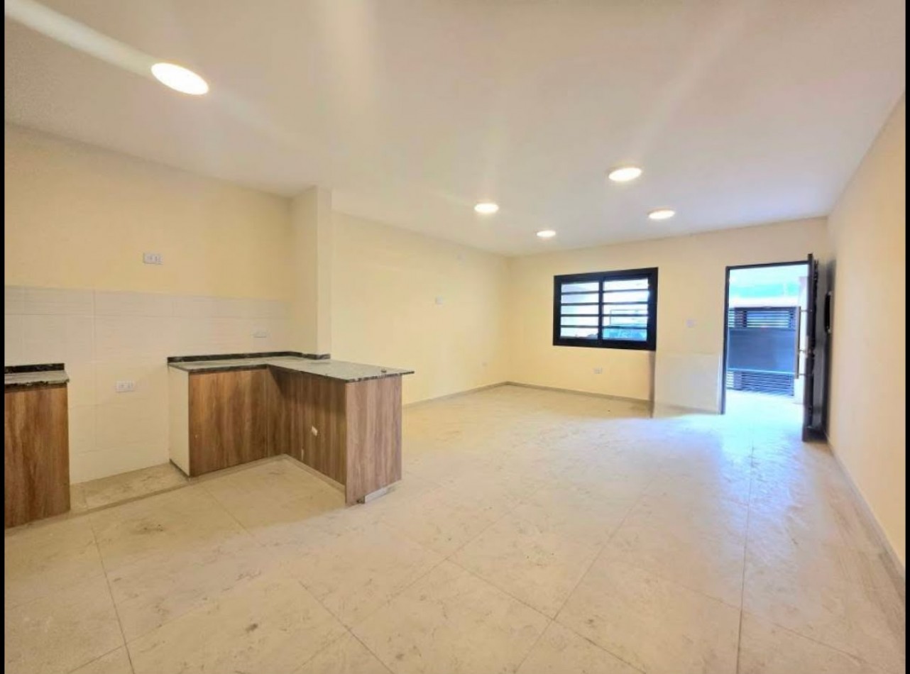 A estrenar! A 20 mts. Av. Mate de Luna 4100 Fte. Parque Guillermina Casa de 3D + Cochera + Fondo