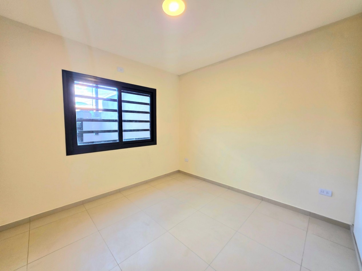 A estrenar! A 20 mts. Av. Mate de Luna 4100 Fte. Parque Guillermina Casa de 3D Cochera Fondo