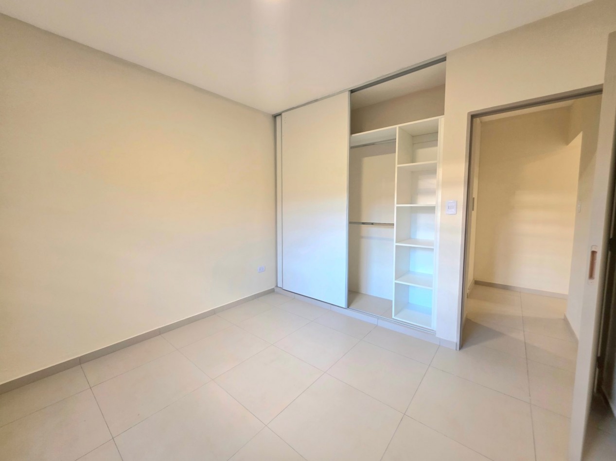 A estrenar! A 20 mts. Av. Mate de Luna 4100 Fte. Parque Guillermina Casa de 3D Cochera Fondo
