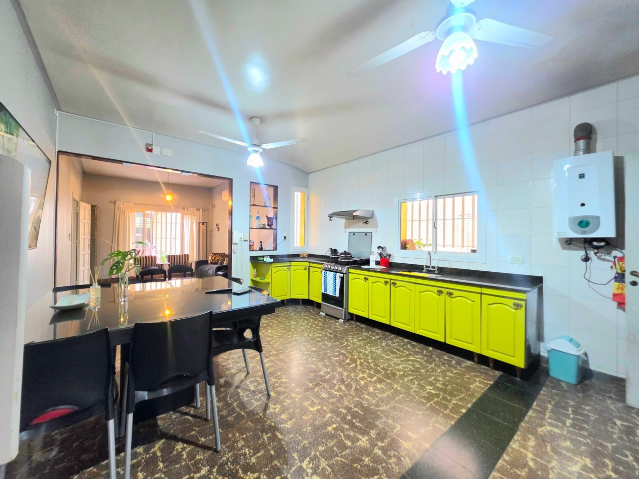 APTA CREDITO! VILLA LUJAN C/ MENDOZA AL 2800- CASA DE 3 DORMITORIOS C/ COCHERA Y PILETA 