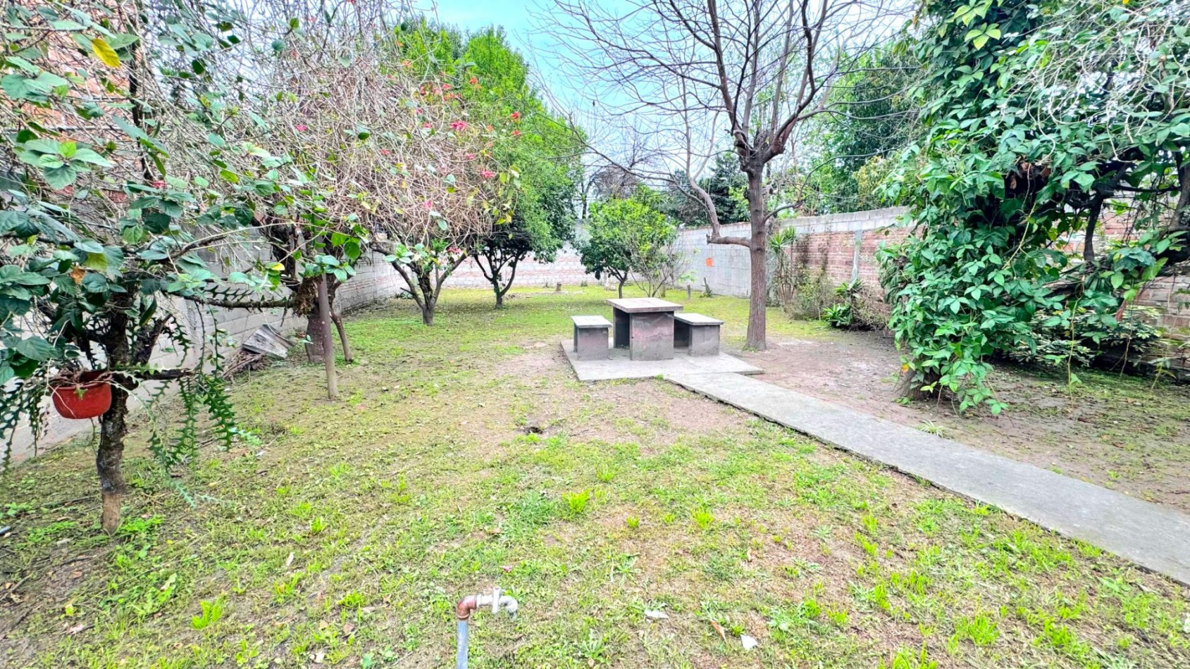 Aguilares - APTA CREDITO!! Casa de 2 Dormitorios + Local c/ Fondo terreno de 12 x 42