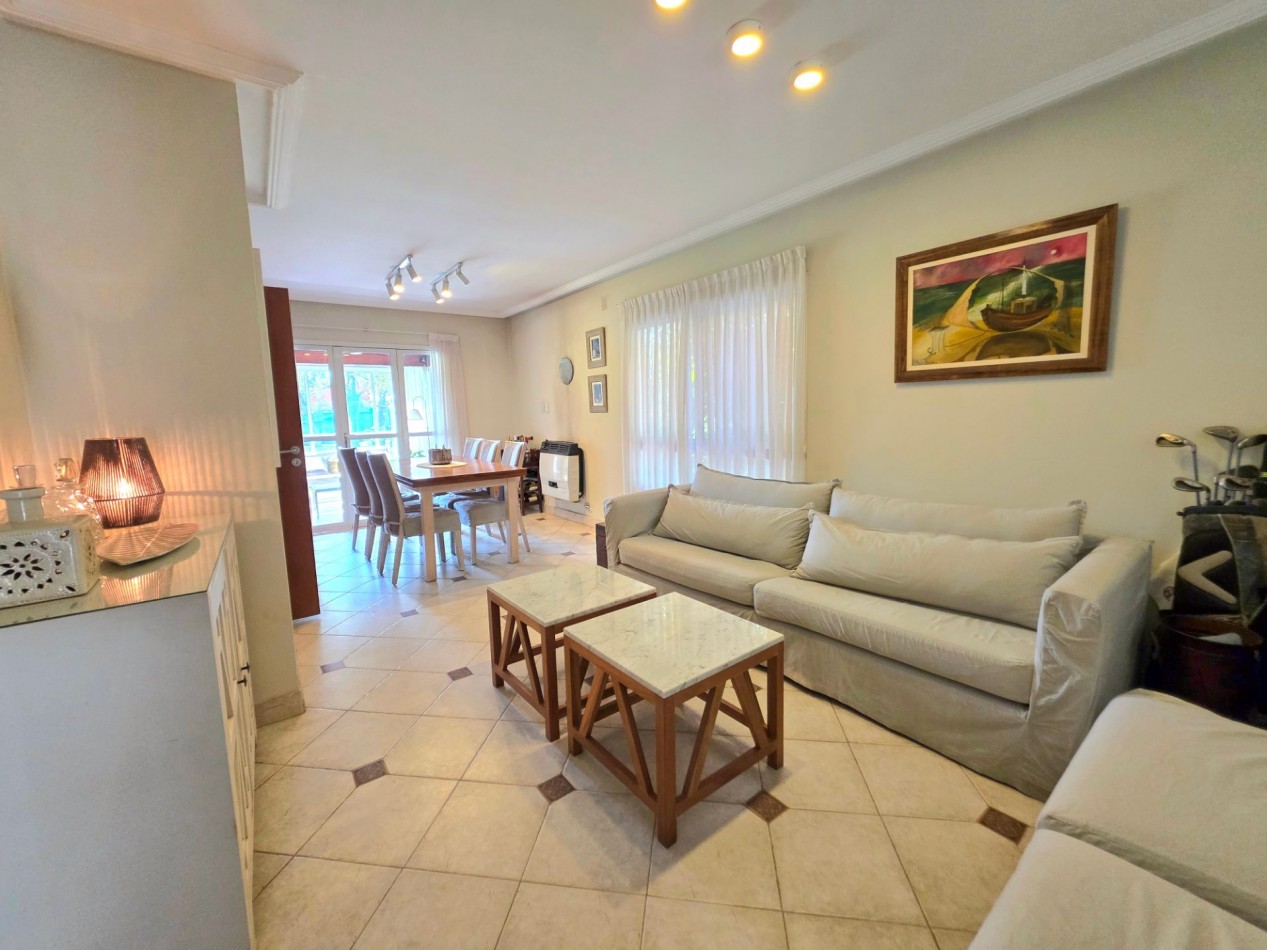 B° Privado Lomas de Yerba Buena- Casa de 3 Dormitorios + Oficina Terreno Central de 1070 m2