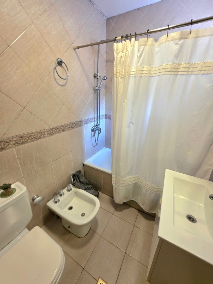 B° Privado Lomas de Yerba Buena- Casa de 3 Dormitorios + Oficina Terreno Central de 1070 m2