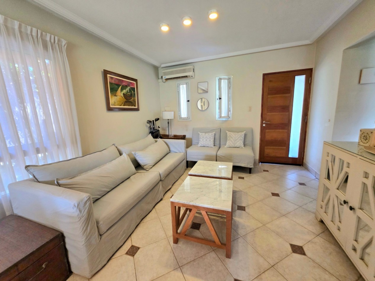 B° Privado Lomas de Yerba Buena- Casa de 3 Dormitorios + Oficina Terreno Central de 1070 m2