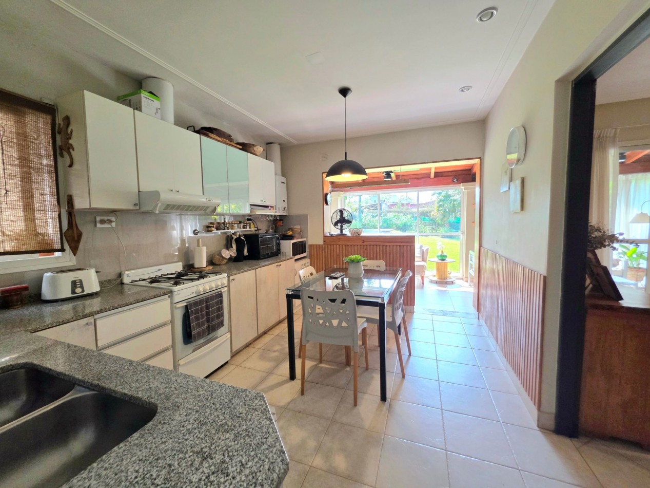 B° Privado Lomas de Yerba Buena- Casa de 3 Dormitorios + Oficina Terreno Central de 1070 m2