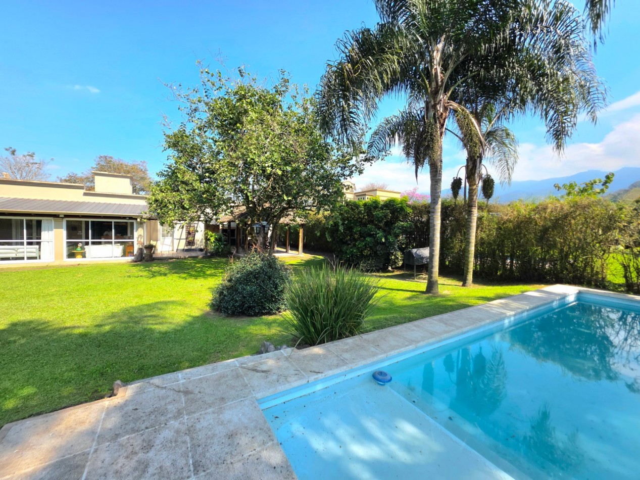 B° Privado Lomas de Yerba Buena- Casa de 3 Dormitorios + Oficina Terreno Central de 1070 m2