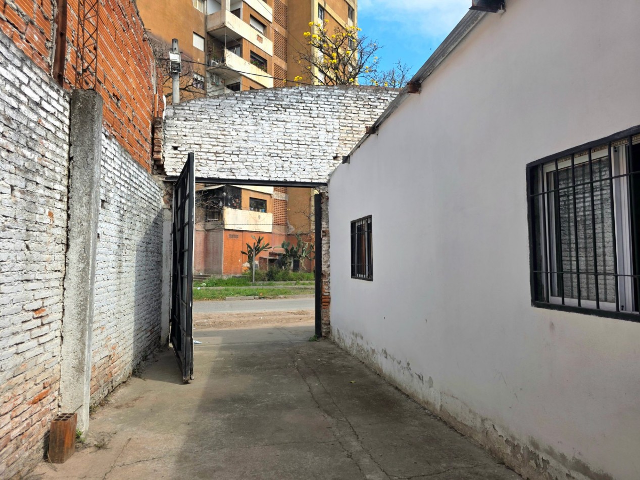 C/ Raul Colombres al 600 - Galpon + Local comercial Terreno de 300 m2