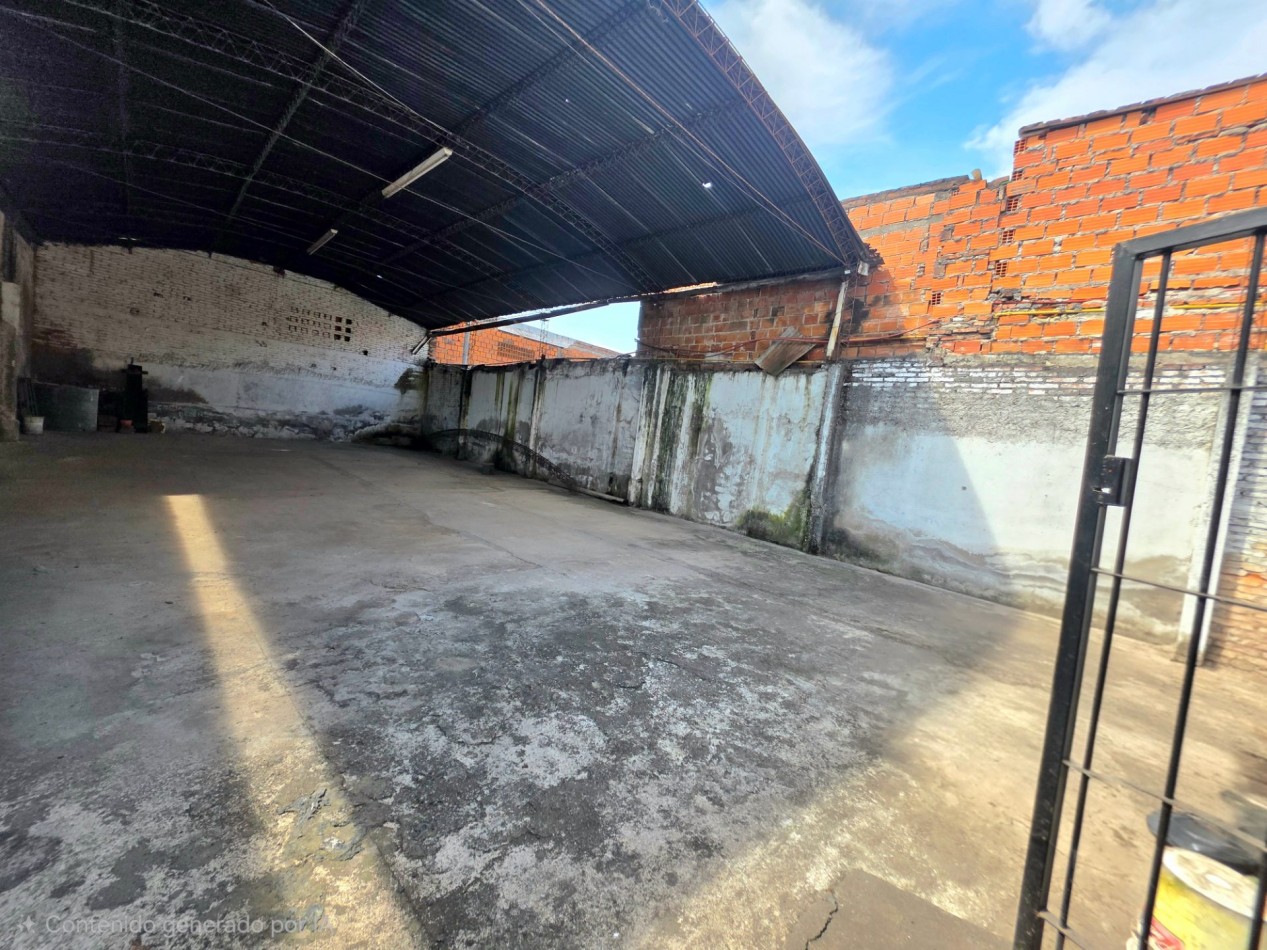 C/ Raul Colombres al 600 - Galpon + Local comercial Terreno de 300 m2