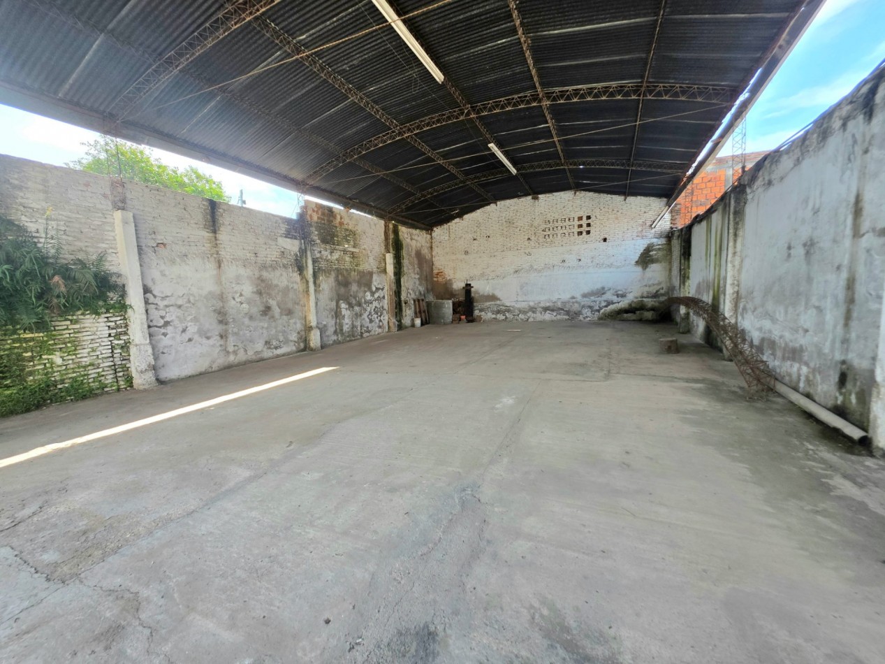C/ Raul Colombres al 600 - Galpon + Local comercial Terreno de 300 m2