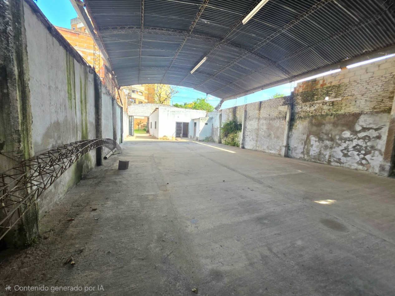 C/ Raul Colombres al 600 - Galpon + Local comercial Terreno de 300 m2