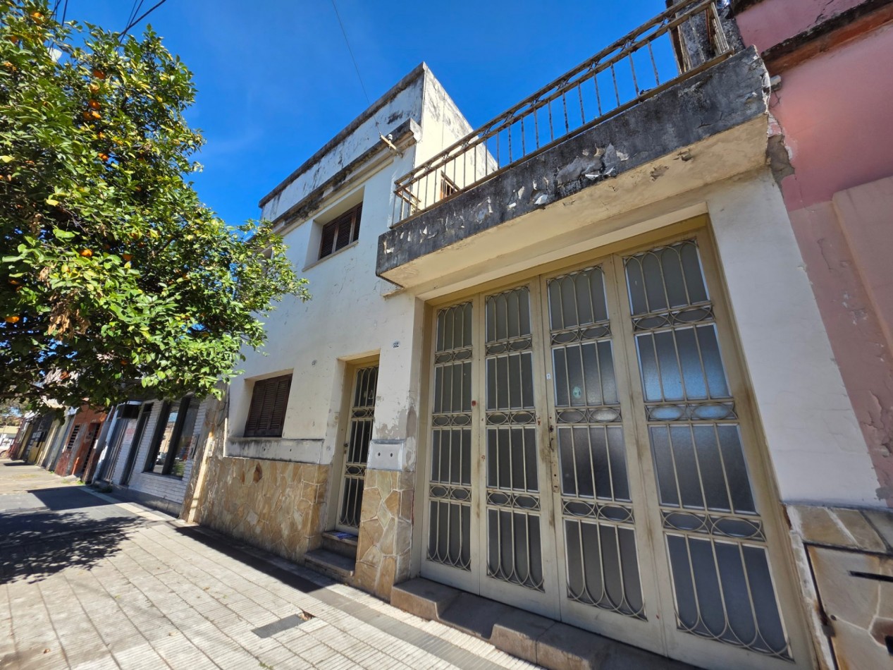 B° El Bosque c/ Asuncion al 500 - Casa de 4 Dormitorios + Galpon Terreno de 510 m2