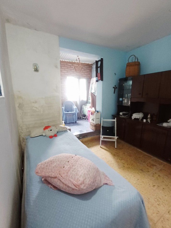 Termas de Rio Hondo - C/ Mar del Plata al 1000- Casa de 2 Dormitorios c/ Cochera y Fondo - Terreno de 350 m2 - A 5 cuadras del Casino