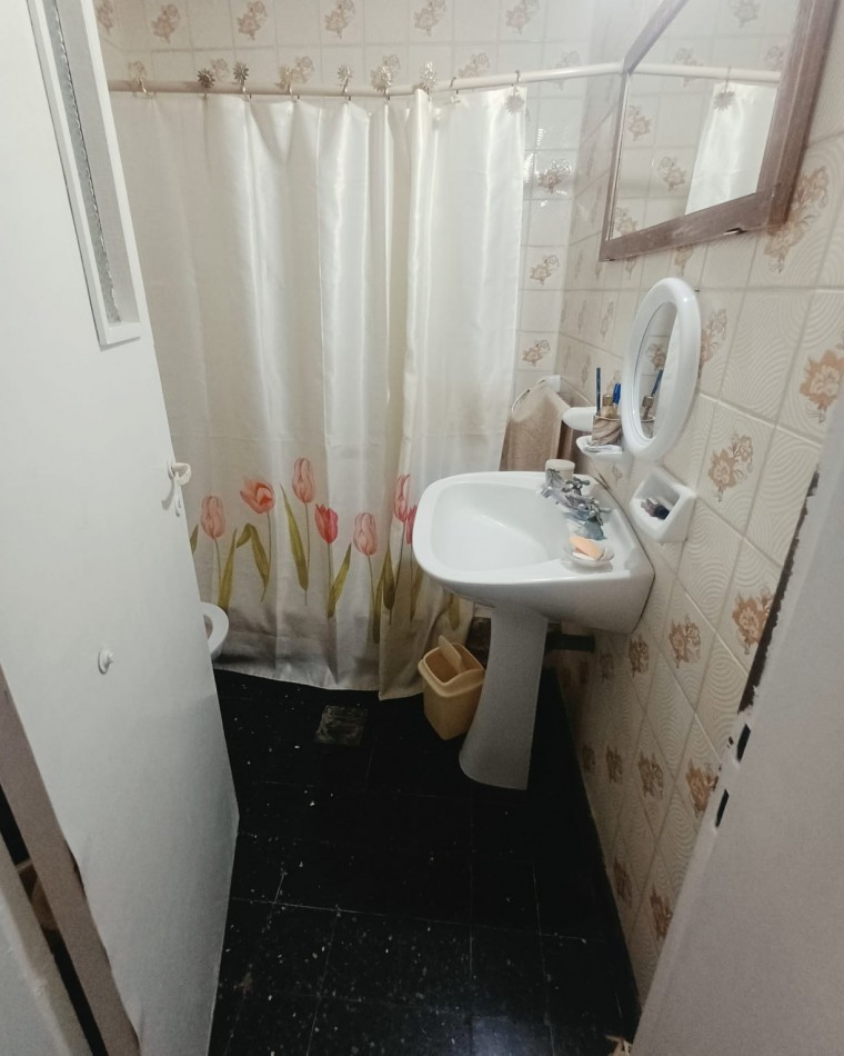 Termas de Rio Hondo - C/ Mar del Plata al 1000- Casa de 2 Dormitorios c/ Cochera y Fondo - Terreno de 350 m2 - A 5 cuadras del Casino
