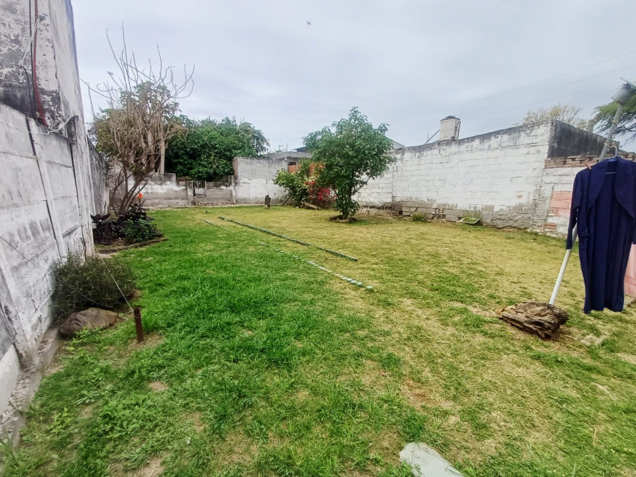 Termas de Rio Hondo - C/ Mar del Plata al 1000- Casa de 2 Dormitorios c/ Cochera y Fondo - Terreno de 350 m2 - A 5 cuadras del Casino