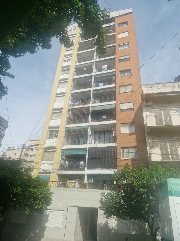 B° Norte - Departamento 2 dormitorios c/ Balcon al frente Muñecas 710