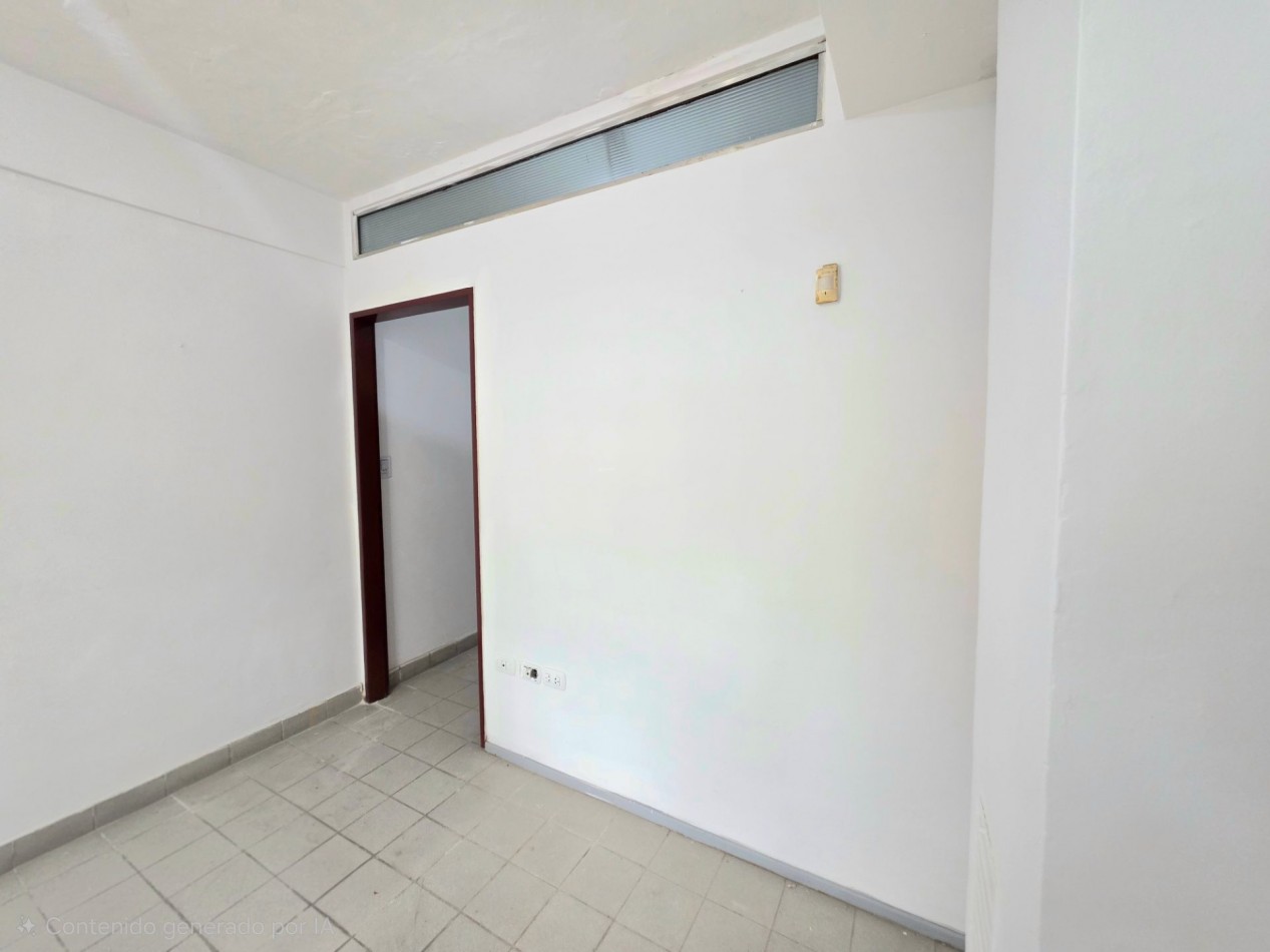 Bolivia y Maipu Tres Locales Comerciales c/ Baño Privado a la calle - Se venden juntos o separados 