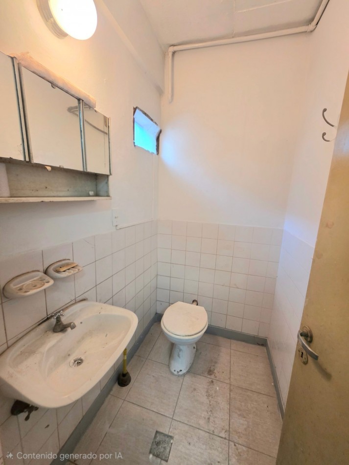 Bolivia y Maipu Tres Locales Comerciales c/ Baño Privado a la calle - Se venden juntos o separados 