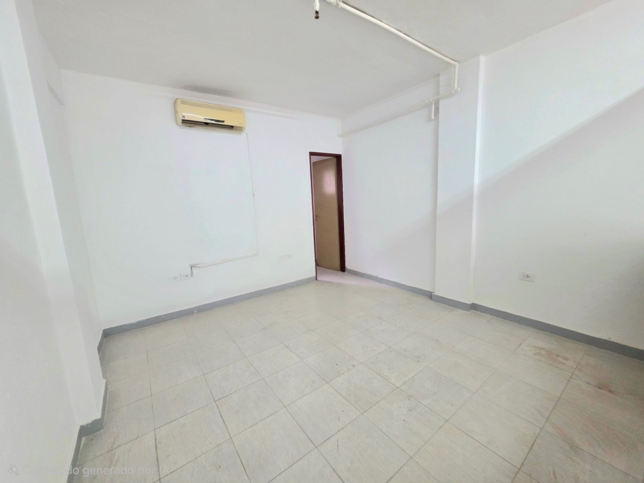 Bolivia y Maipu Tres Locales Comerciales c/ Baño Privado a la calle - Se venden juntos o separados 
