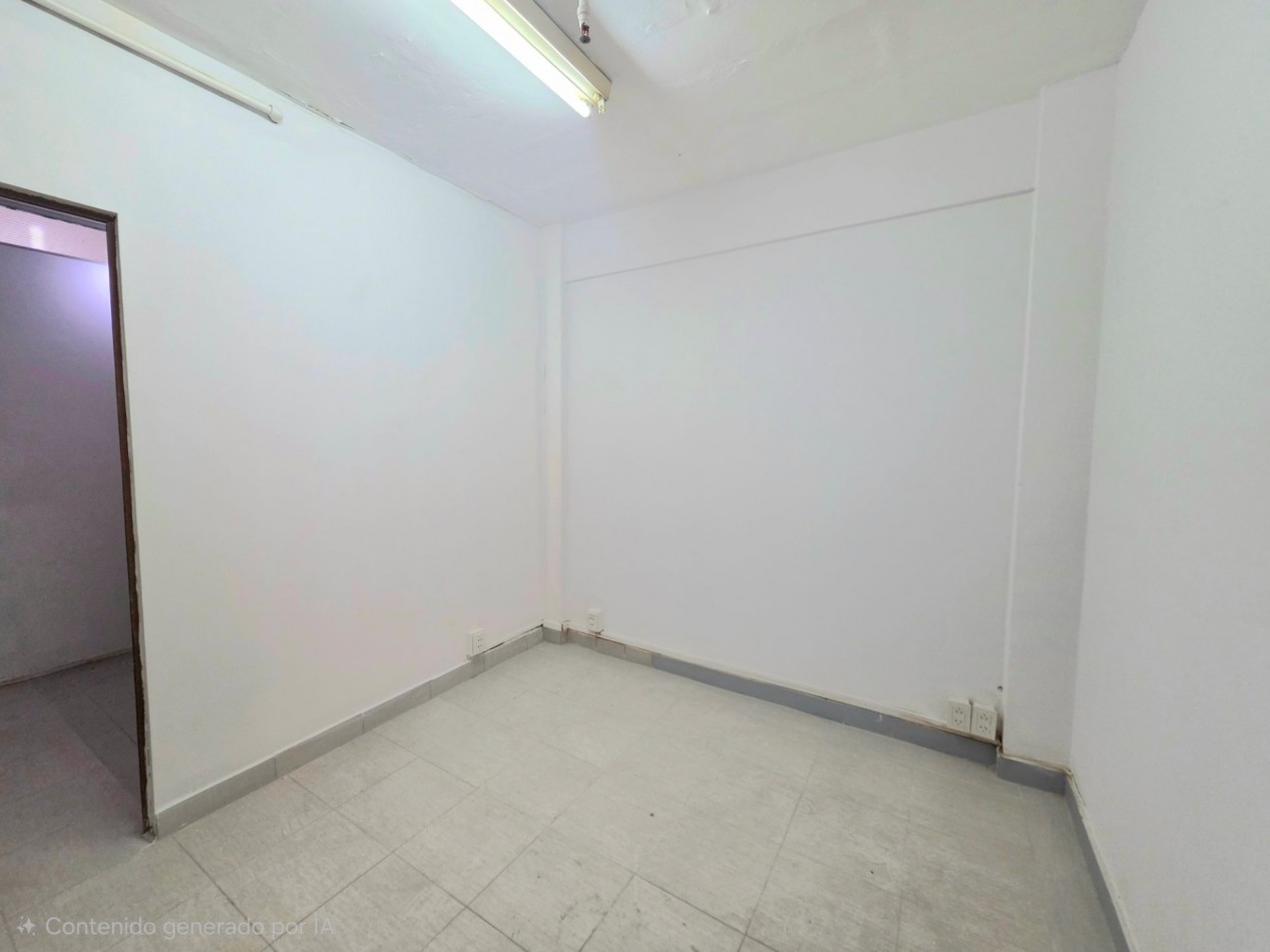 Bolivia y Maipu Tres Locales Comerciales c/ Baño Privado a la calle - Se venden juntos o separados 