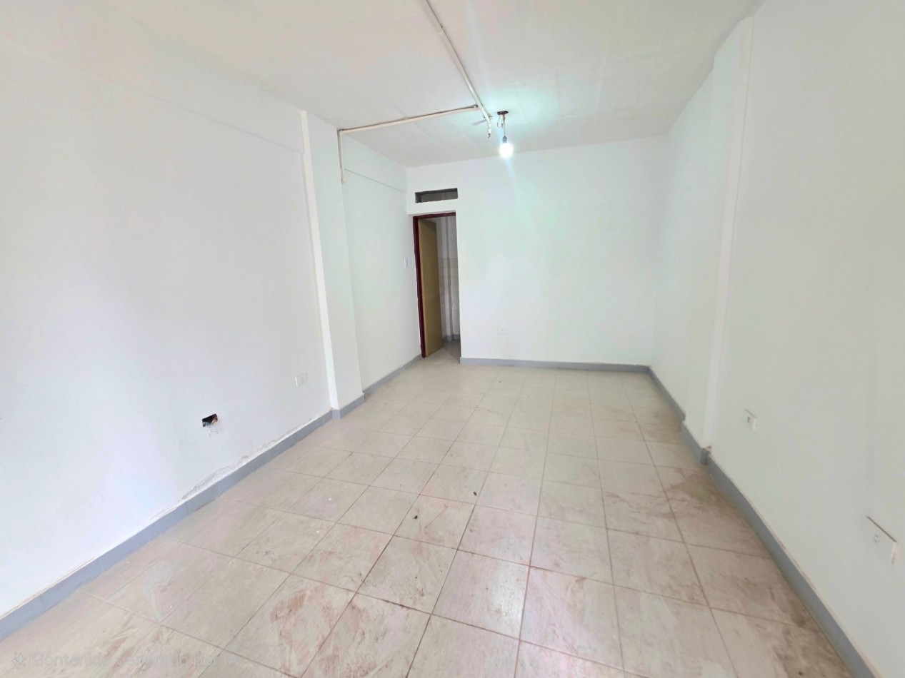 Bolivia y Maipu Tres Locales Comerciales c/ Baño Privado a la calle - Se venden juntos o separados 