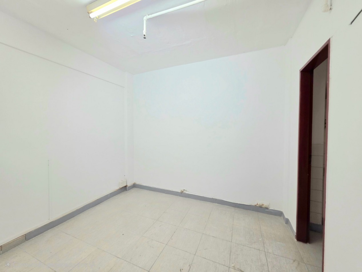 Bolivia y Maipu Tres Locales Comerciales c/ Baño Privado a la calle - Se venden juntos o separados 